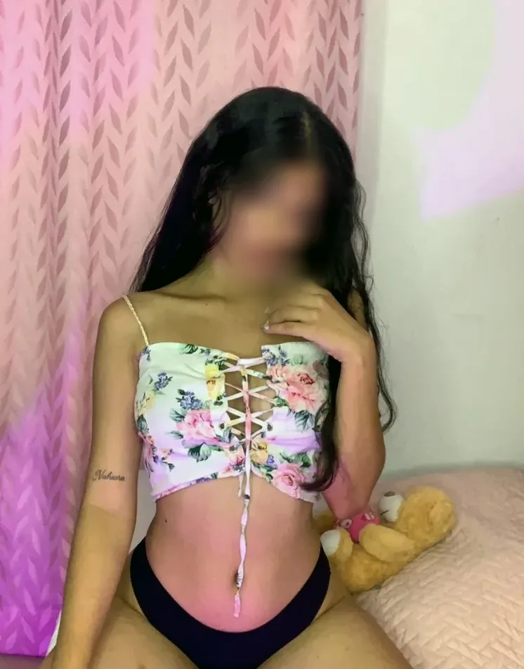Nicole, 22