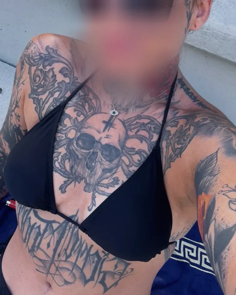 Sabine, 32