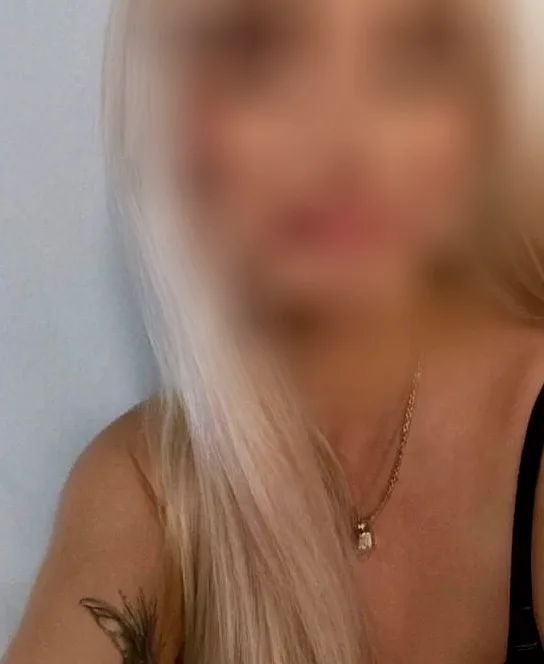 Sabrina, 33