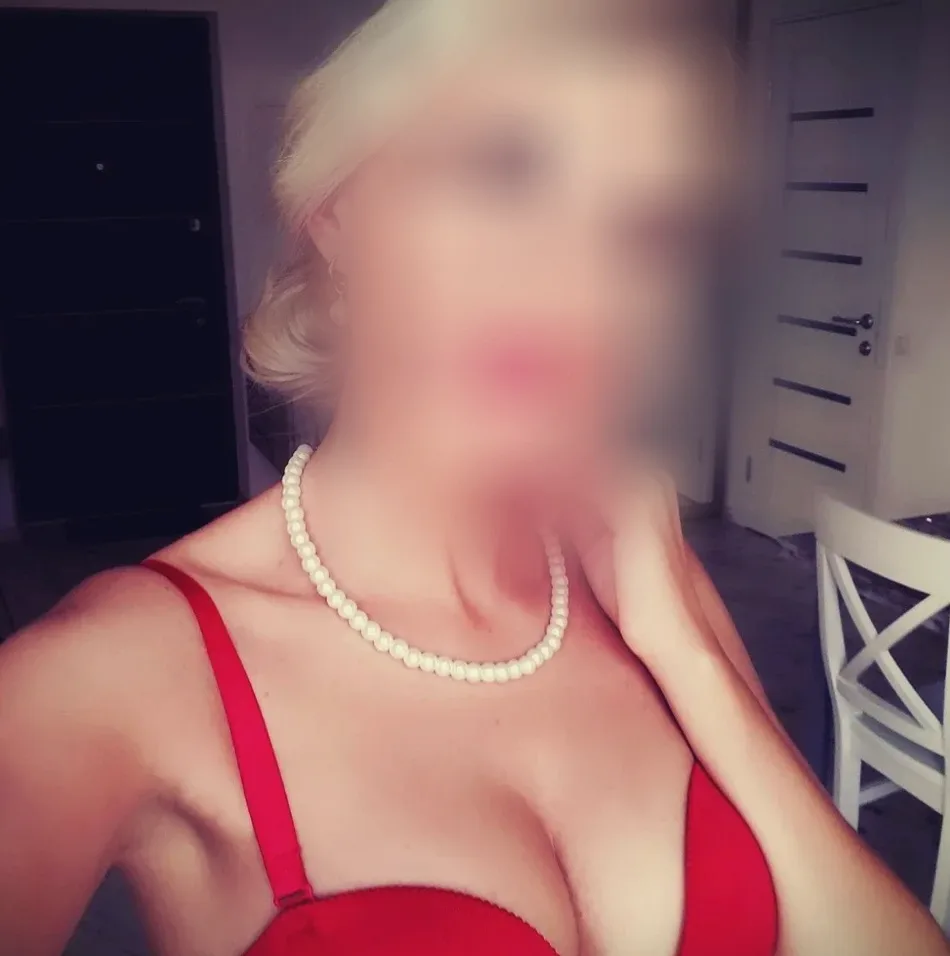 Selina, 36